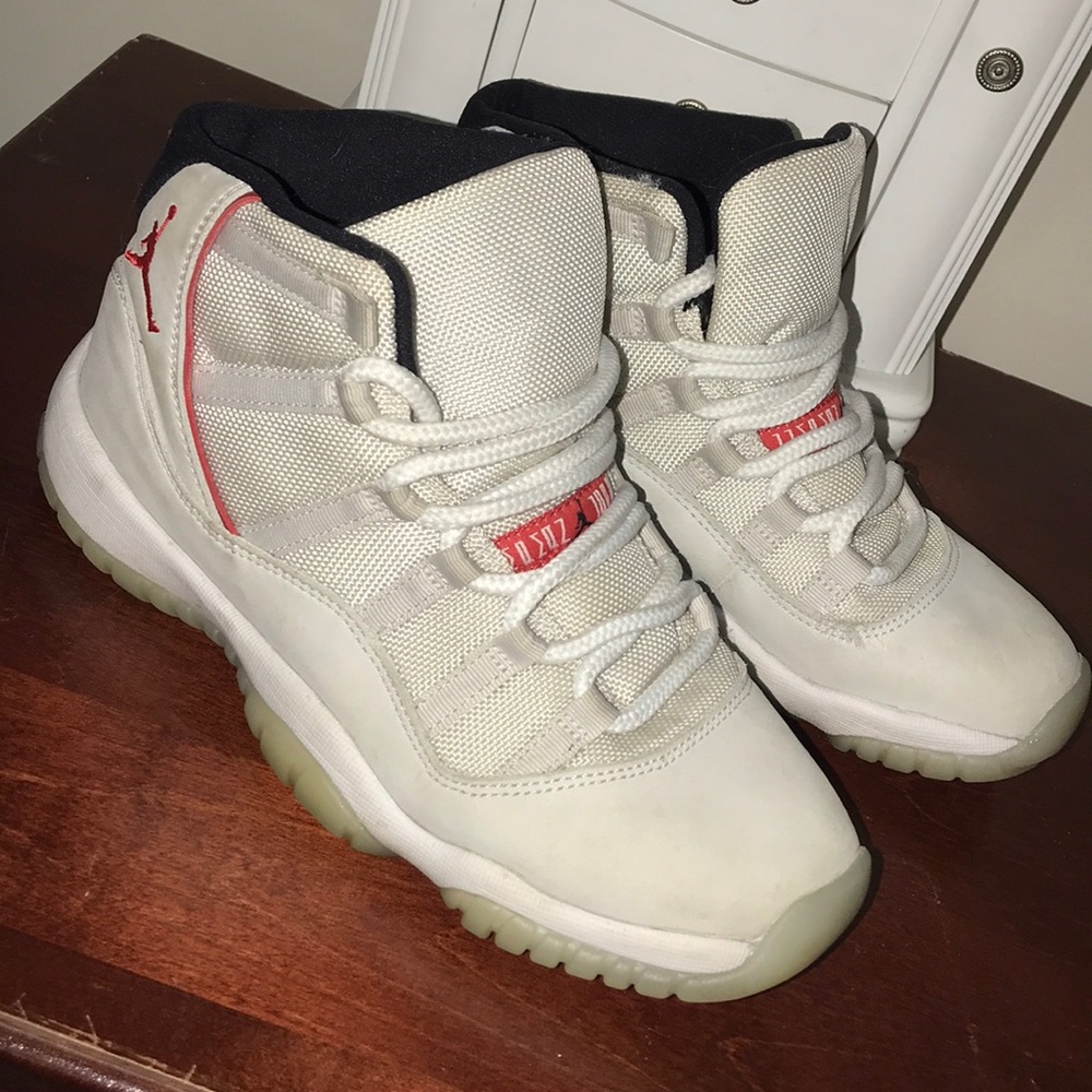 Jordan 11 Platinum Tint
